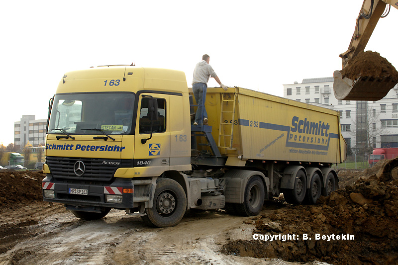 SchmittPeterslahr_Actros163.jpg