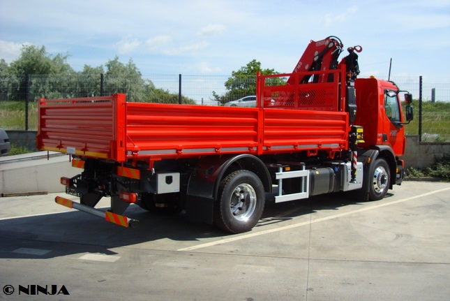 Volvo_FE320_4x2_S3_HR_Fassi_F165_03.jpg