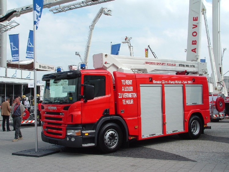 Scania P 310 HS 22 mit Tank.jpg