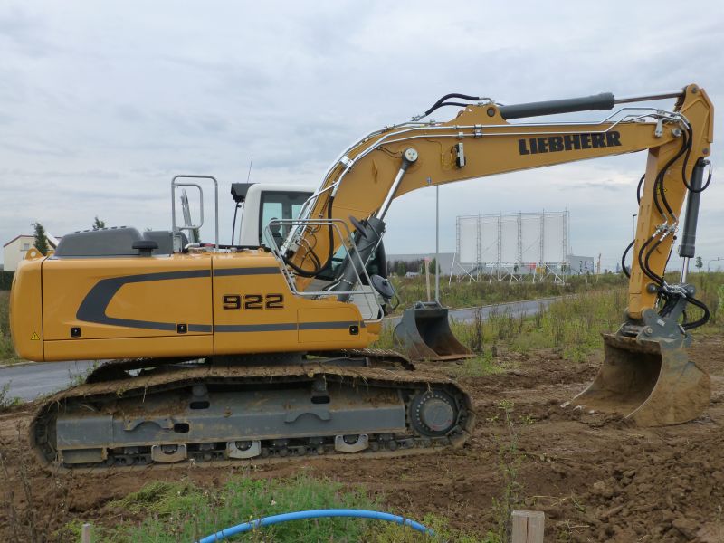 Liebherr R 922 6.jpg