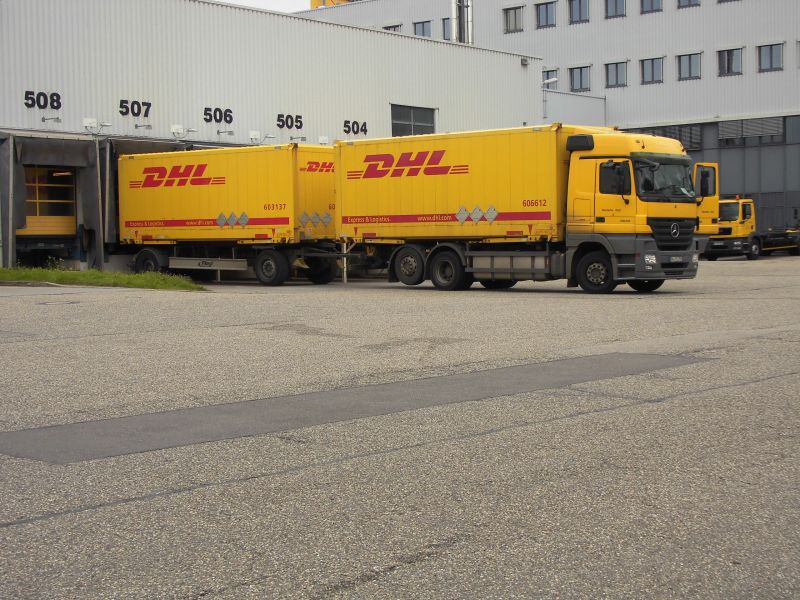 dhl04.jpg