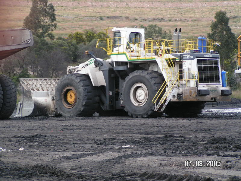 Komatsu WA1200 Radlader02.jpg