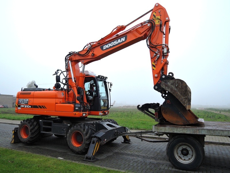 Tol DX 210 W (2).jpg