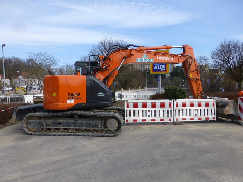 Hitachi ZX 135 US 3.jpg