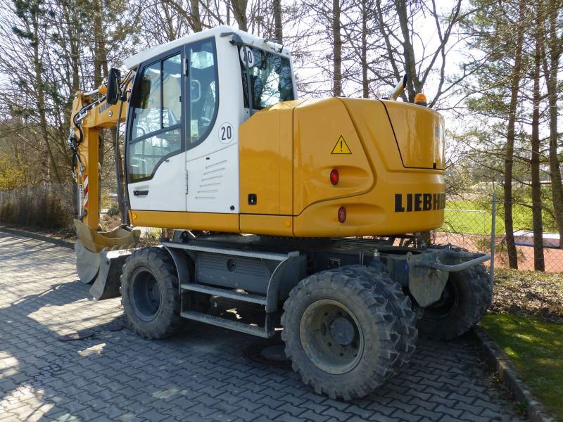 Liebherr A 910 3.jpg