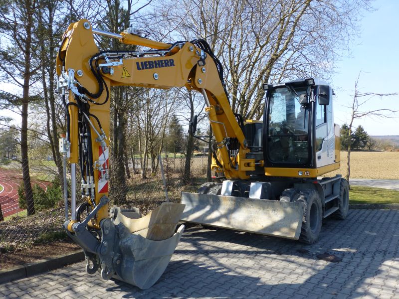 Liebherr A 910 5.jpg