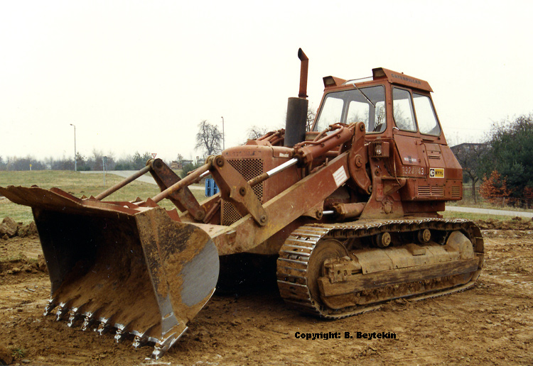 Cat_977L_1.jpg