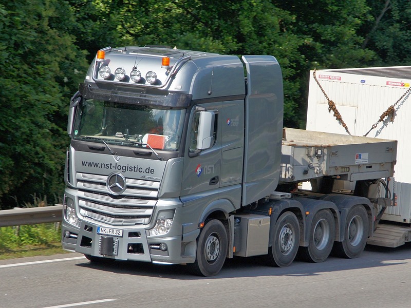 Actros SLT NST Ferraro DSC05084.jpg