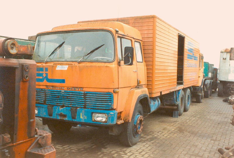Magirus-Deutz D-Reihe Koffer-LKW orange-blau (2).jpg