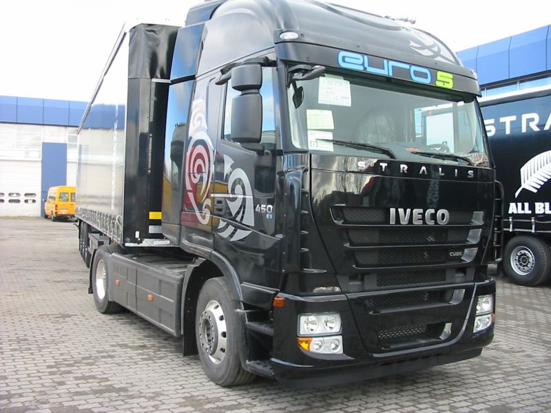  Iveco-AS-Cube-440S45-AllBlacks-020207-kr
03.jpg