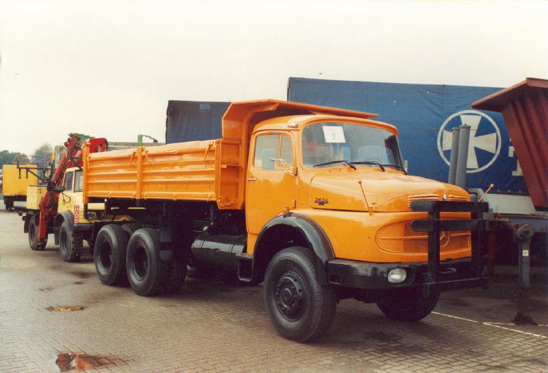 MB L 2624 Hauber Kipper orange (2).jpg