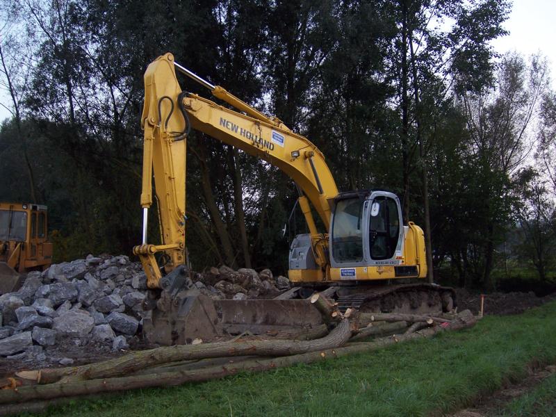 New Holland E235SR.jpg