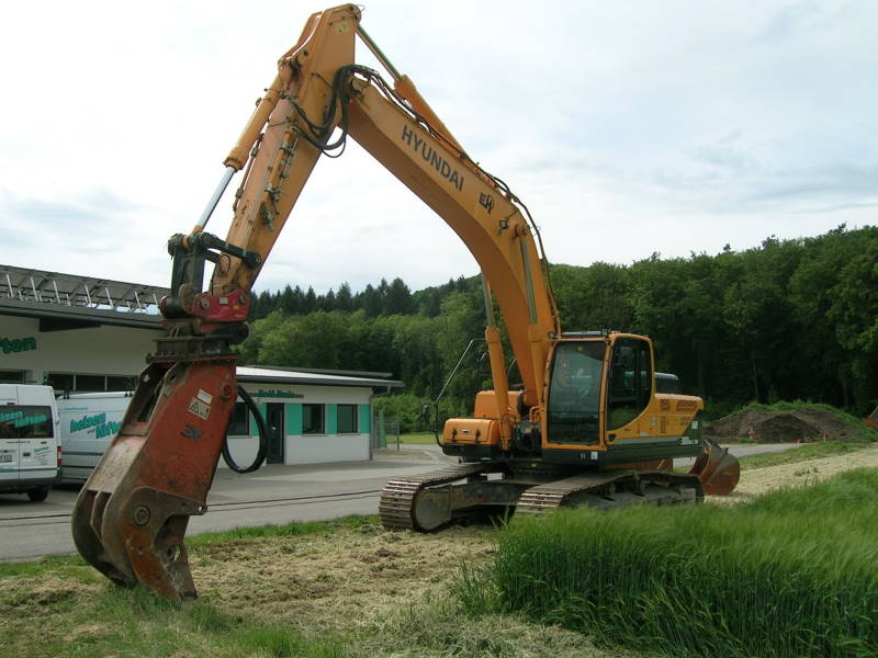 Hyundai 300-9a (1).jpg