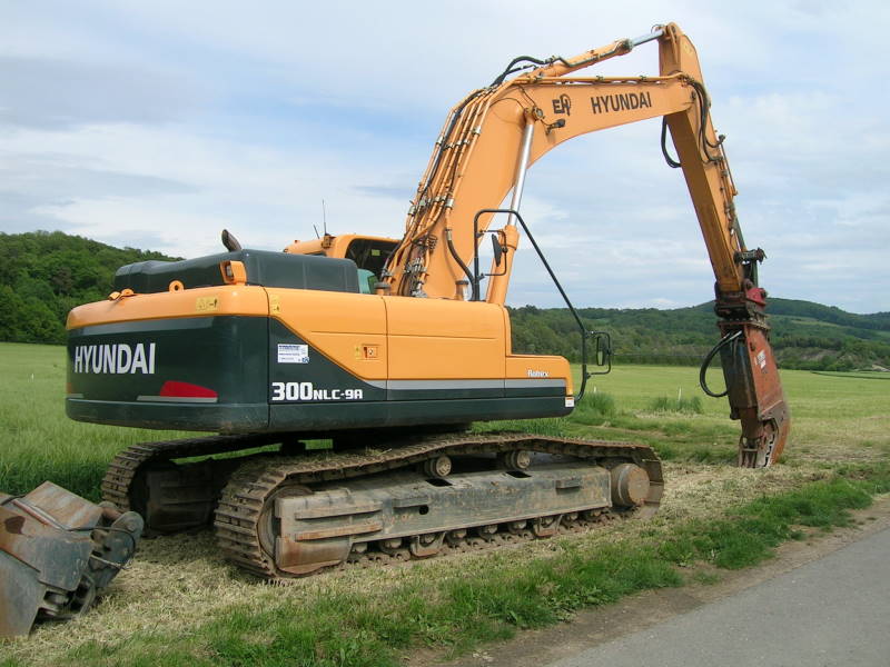 Hyundai 300-9a.jpg