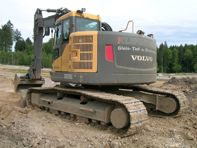 Volvo ECR 235 (2).jpg