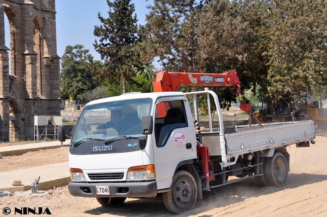 Isuzu_ELF_4x2_V_HR_03.jpg