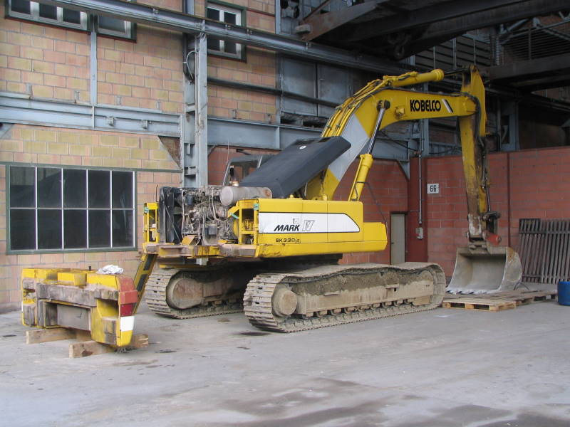 Kobelco SK330.jpg