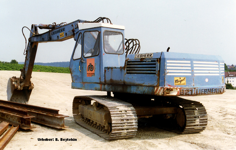 Liebherr_R921_2.jpg