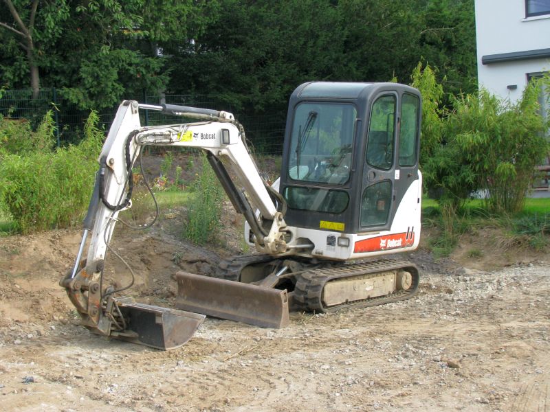 bobcat 325.jpg