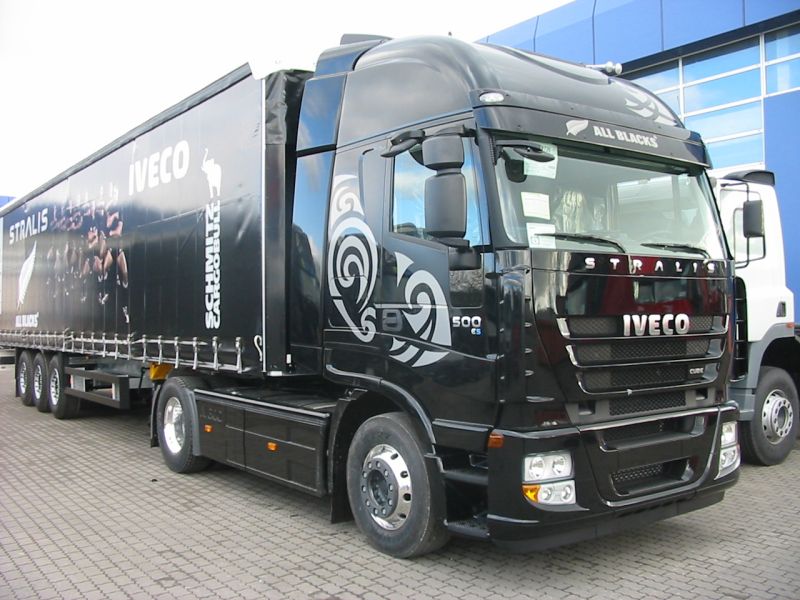  Iveco-AS-Cube-440S50-AllBlacks-020207-kr
03.jpg