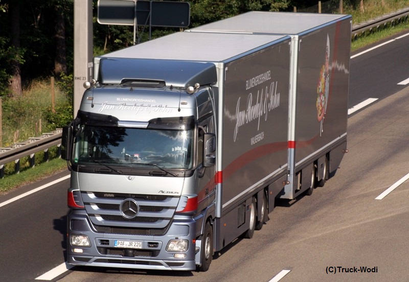 Roelofs MB Actros3 26xx 2013 07 11 WeiskirchenWEB.jpg