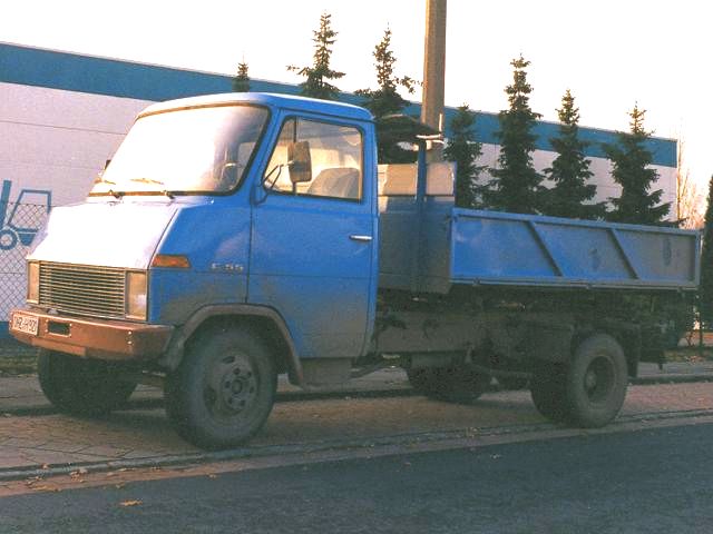 Hanomag-Henschel-F55-blau-MN-170604-1.jpg