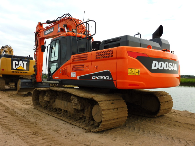 Leeuwen DX 300-5 2.jpg