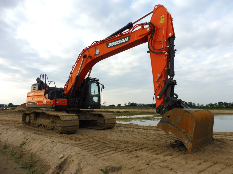 Leeuwen DX 300-5 3.jpg