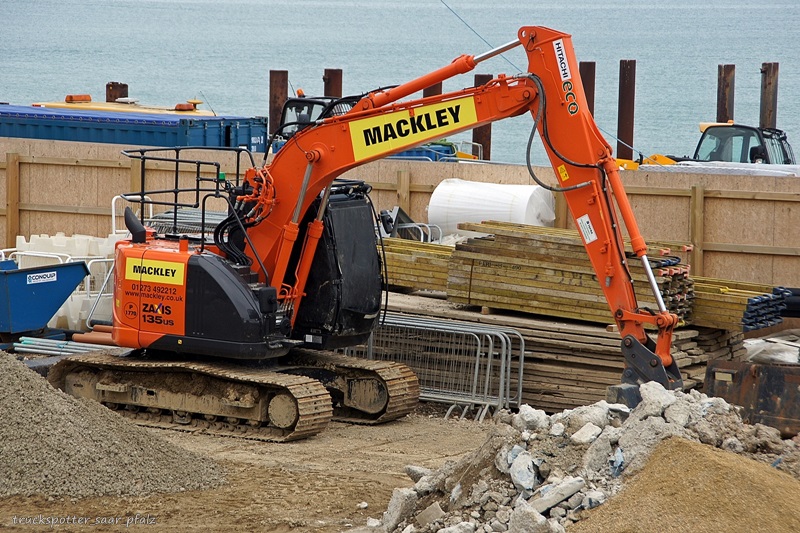 Hitachi Zaxis 135US DSC08777.jpg