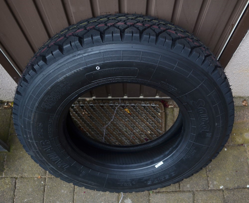 Hinterachs-Reifen.jpg Hinterachs-Reifen.jpg