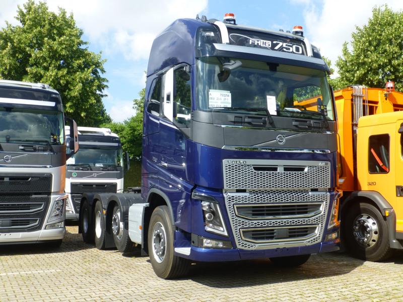 K800_Volvo FH 16 750 E6 Blaumetalic 1.jpg