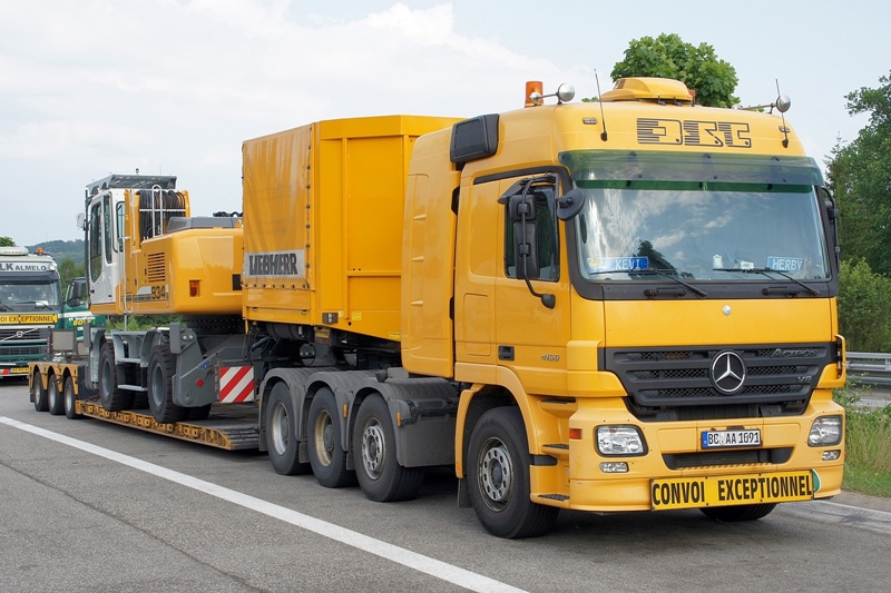 Actros OST Liebherr DSC01747.jpg