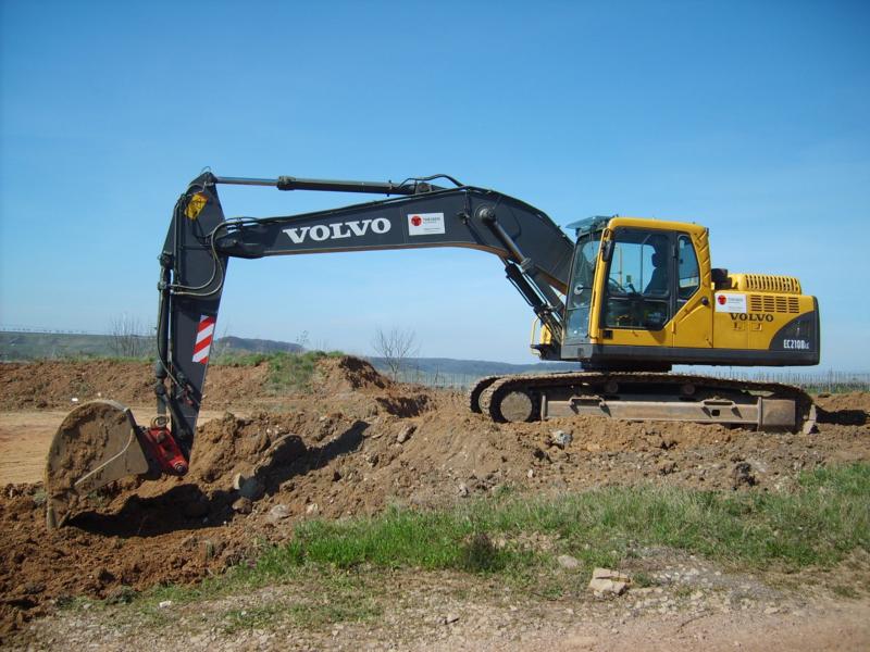 Volvo EC 210B LC.jpg