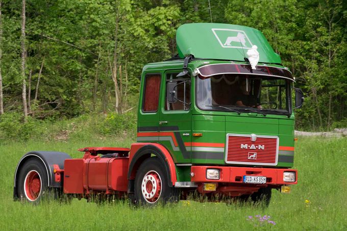  Lkw-Oldtimer-Nebelhoehle-fotoshowImage-2
d77217b-259763-1.jpg