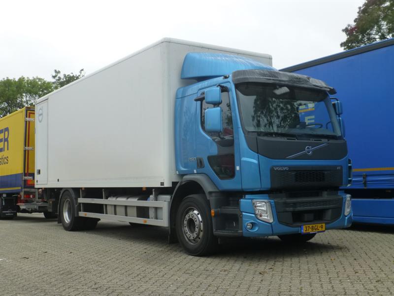 K800_Volvo FE 250 E6 Koffer 1.jpg
