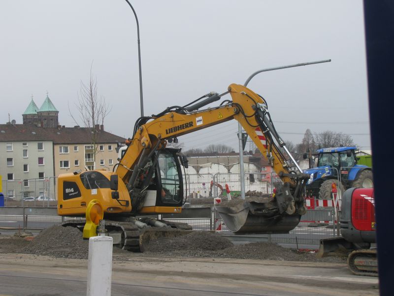 r 914 liebherr.jpg