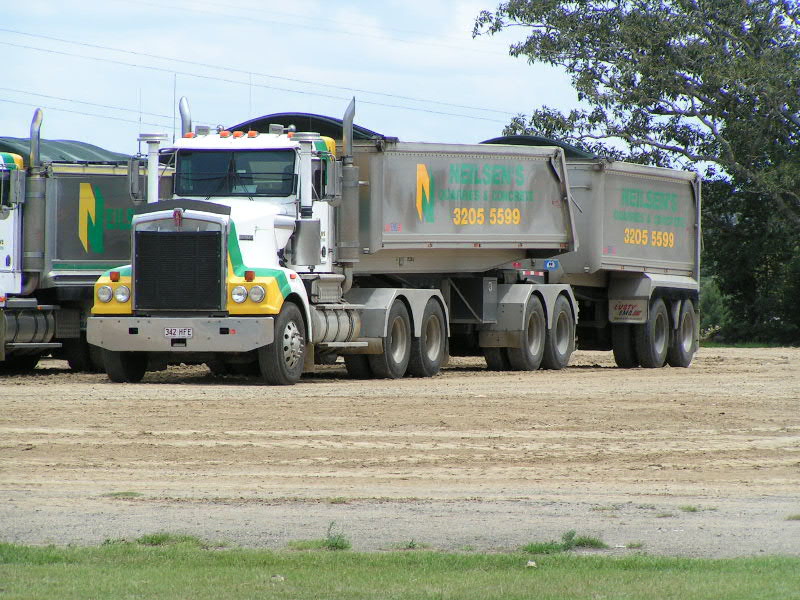 Kenttworth Tipper truck 2.jpg