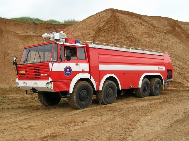 T 813 8x8.1 Rosenbauer AA 02.jpg