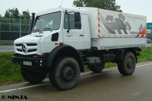 MB_Unimog_U5023_4x4_01.jpg