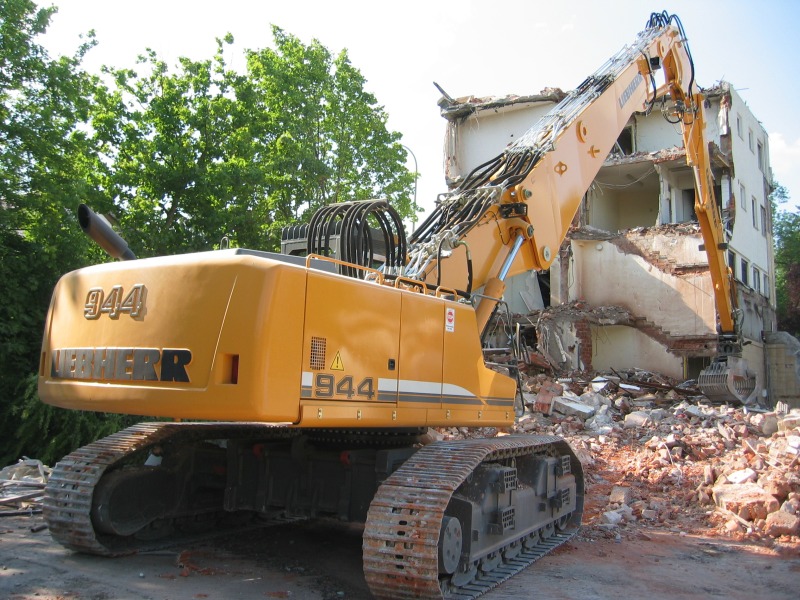 R 944CLF-1.jpg