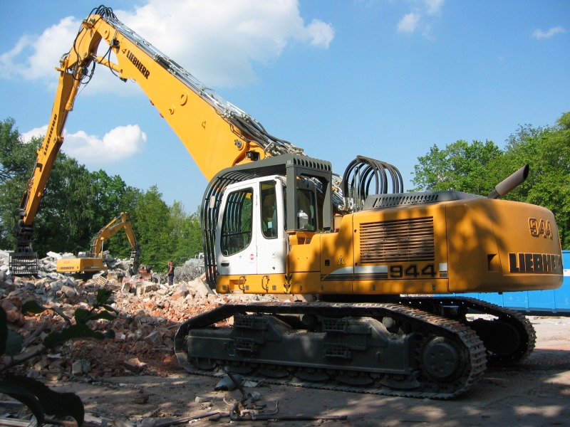 R 944 CLF-2.jpg
