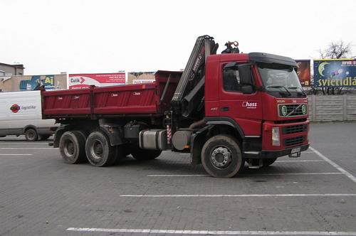 Volvo FM12 420 6x6 S3 s HR Hiab 01.jpg