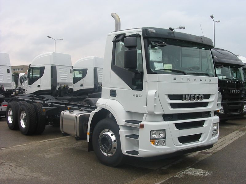 Iveco-AD-N-260S45-weiss-Italien-010607-k
r01.jpg