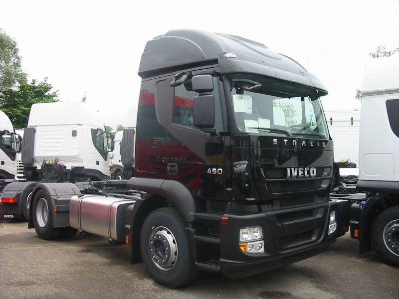  Iveco-AT-N-440S45-schwarz-Italien-010607
-kr01.jpg
