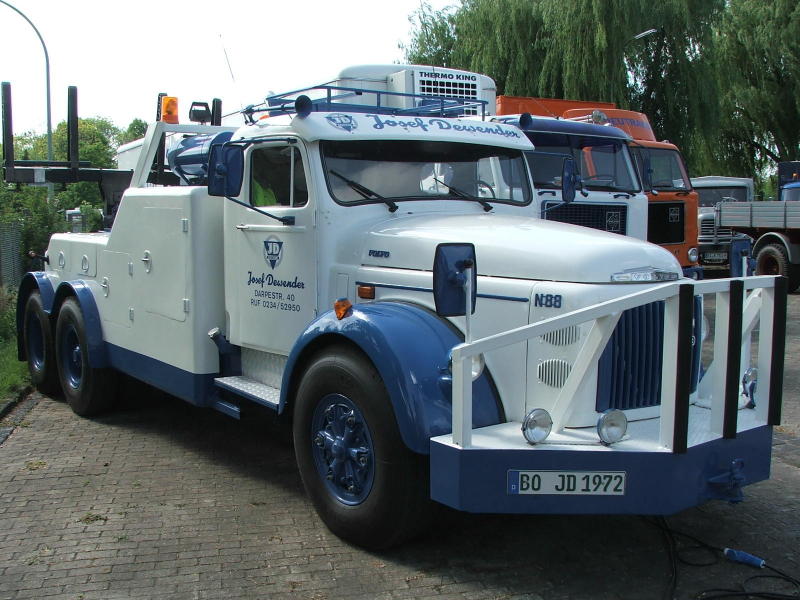 Volvo Devender Abschlepper rechts DSC00471 (2) (2).jpg