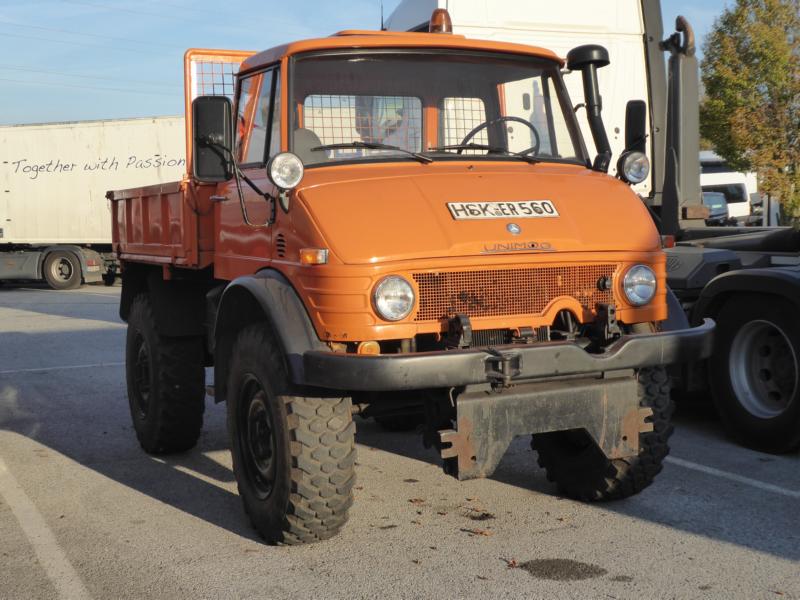 K800_MB Unimog U 421 Orange 4.jpg