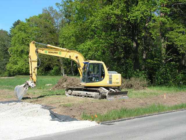 Komatsu PC130 (1).jpg
