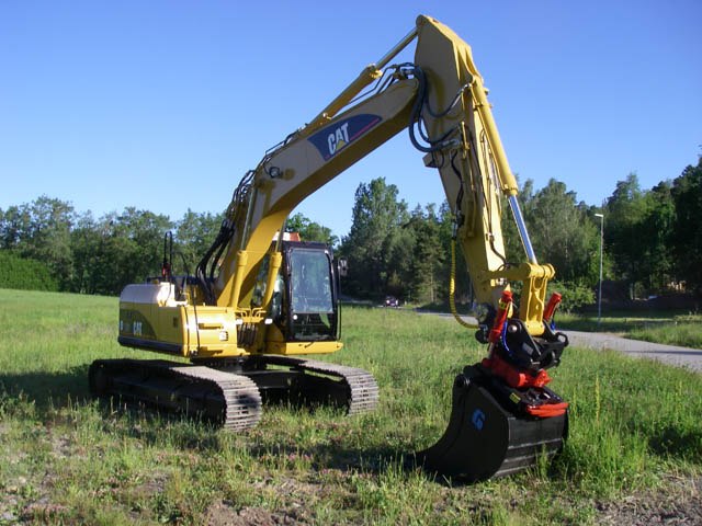 Cat320 DL RR kopVl.jpg