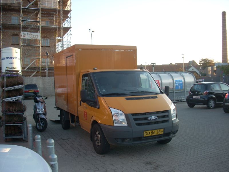 Post-Ford Transit Kiste.jpg