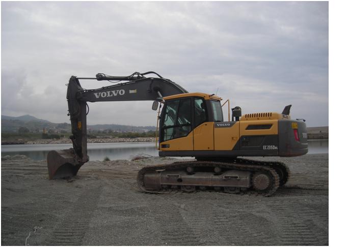 volvo ec 235 d porto.jpg